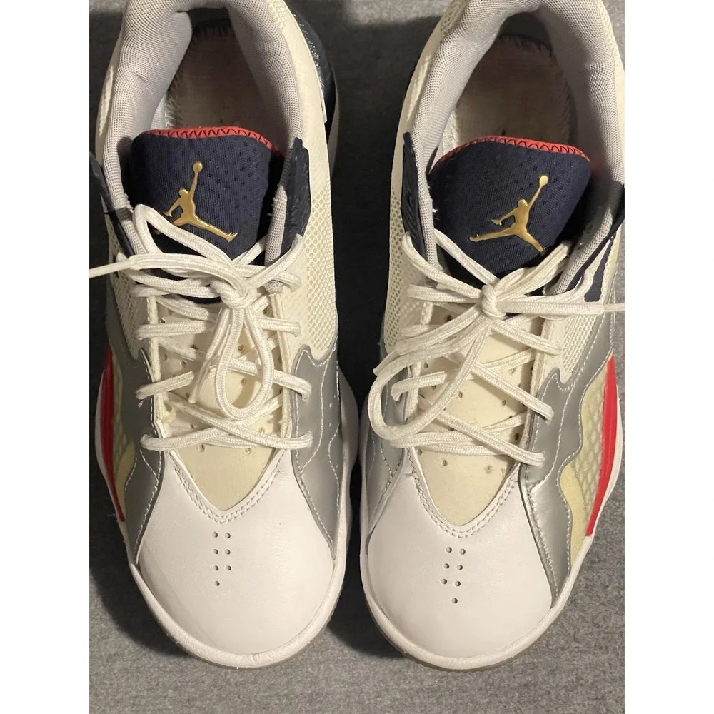 Nike Air Jordan Men's Basketball Shoes Size 9.5 White Gray Red Athletic Sneakers